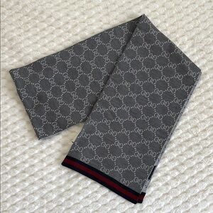 Gucci 100% Wool Scarf-Authentic-NWOT